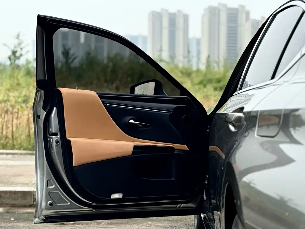 Lexus ES — миниатюра 7
