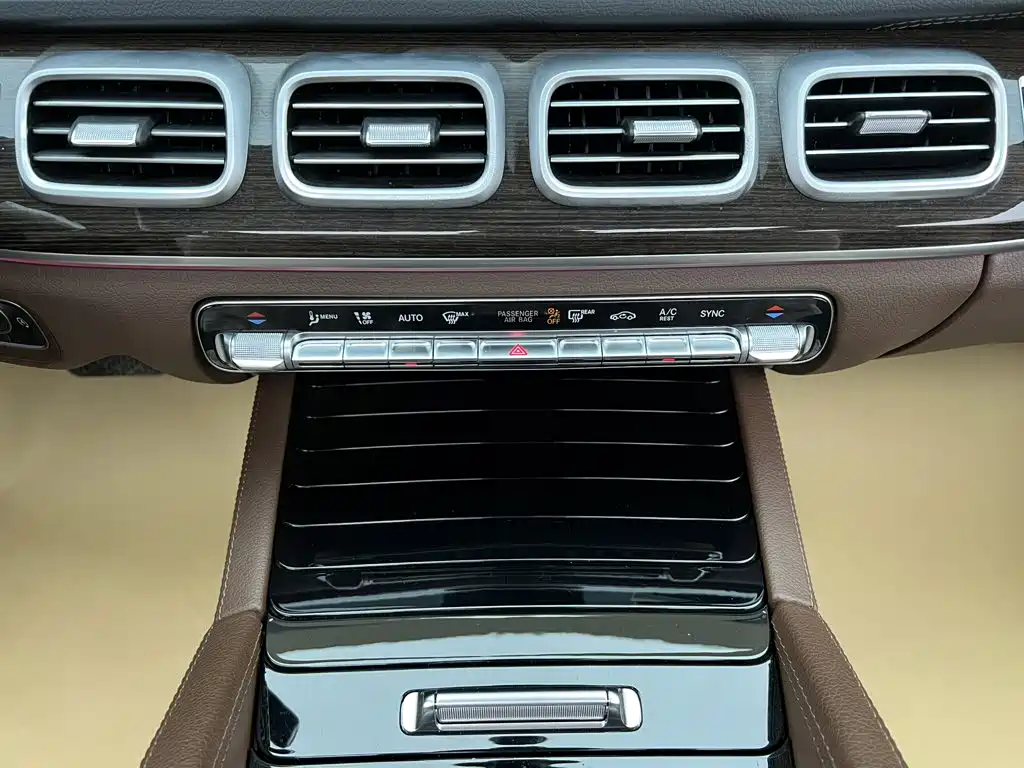 Mercedes-Benz GLE (Import) — миниатюра 30