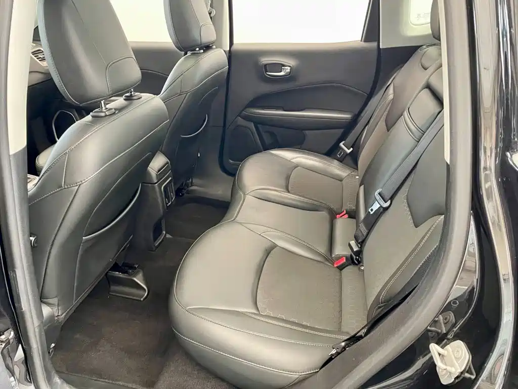 Jeep Compass — миниатюра 6