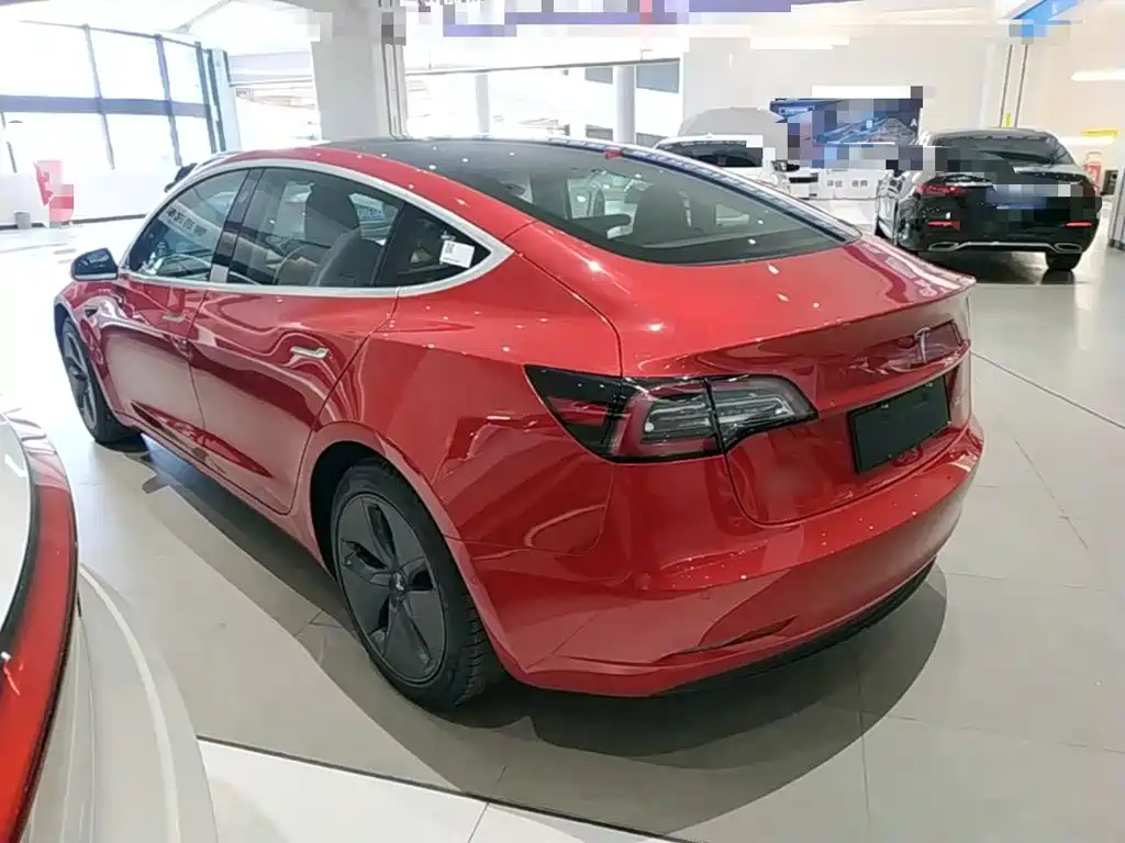 Tesla Model 3 — миниатюра 5