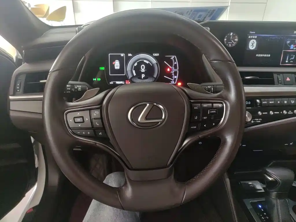 Lexus ES — миниатюра 11