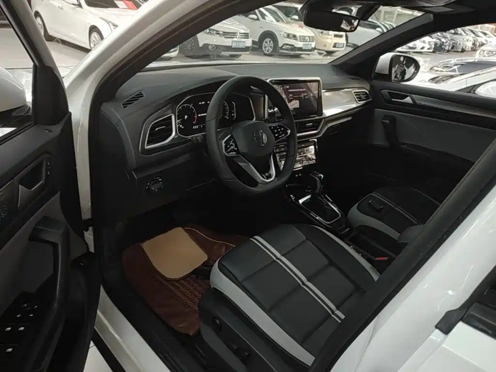 Volkswagen T-Roc — миниатюра 16