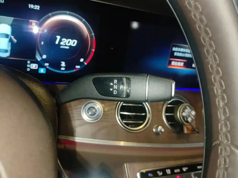 Mercedes-Benz E-Class — миниатюра 16