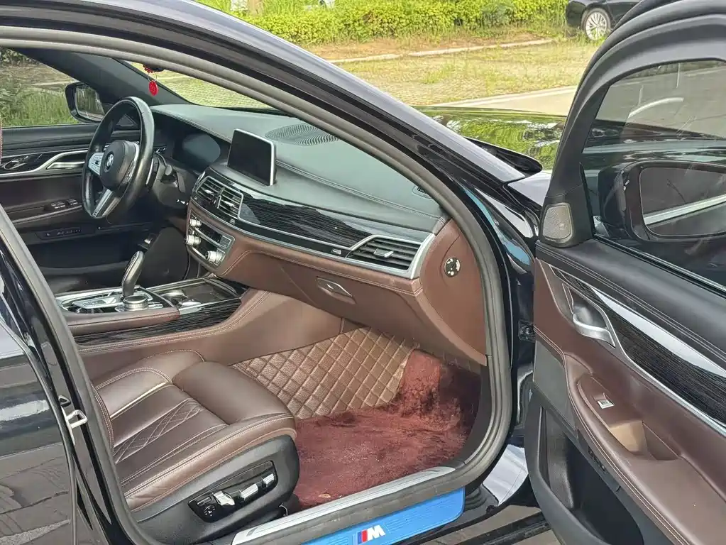 BMW 7 Series — миниатюра 16