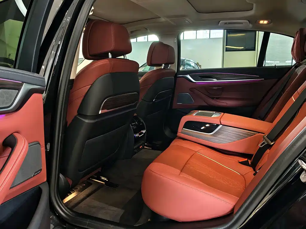 BMW 5 Series — миниатюра 6