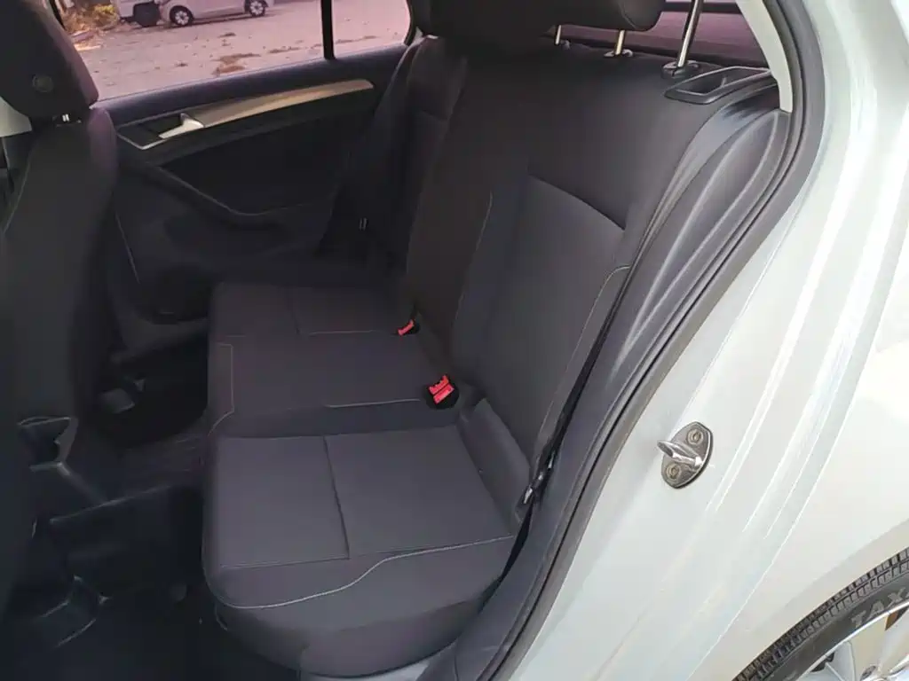 Volkswagen Golf — миниатюра 17