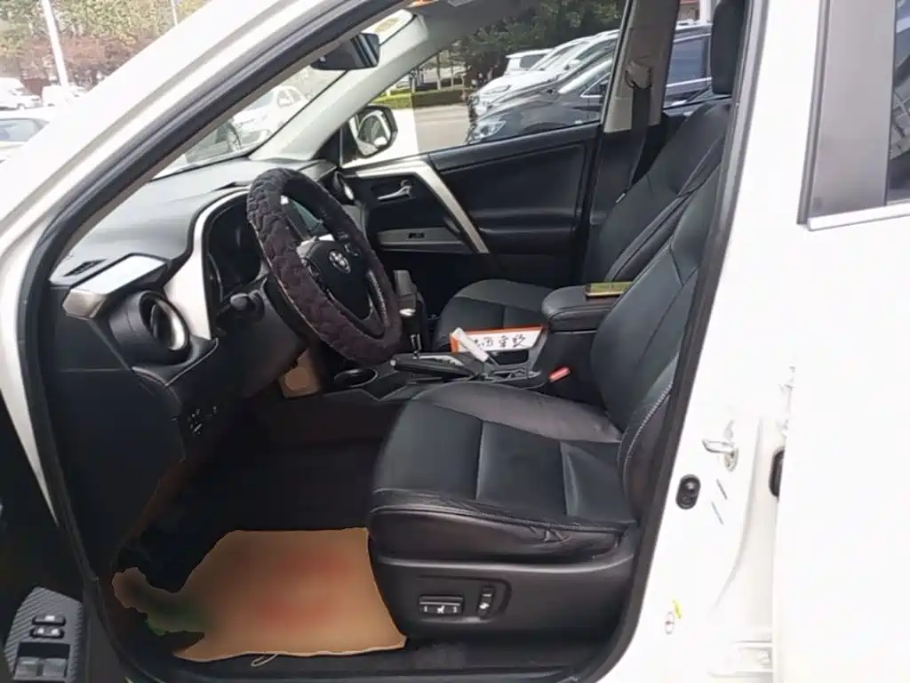 Toyota RAV4 — миниатюра 15