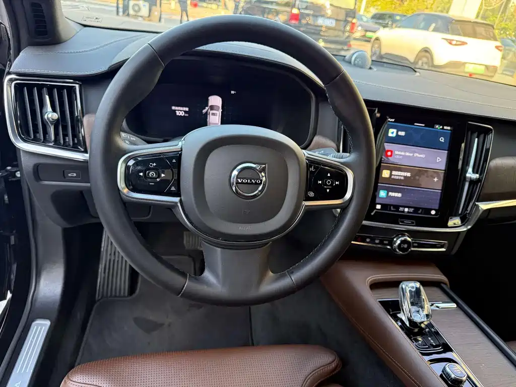 Volvo S90 — миниатюра 16