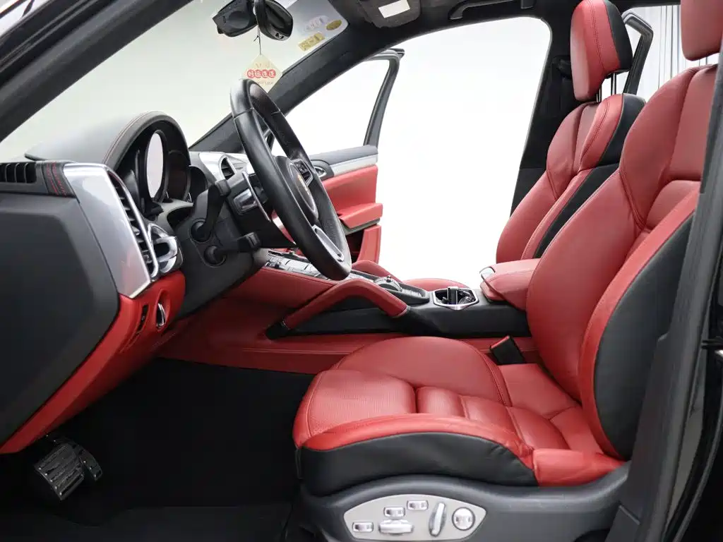 Porsche Cayenne — миниатюра 3