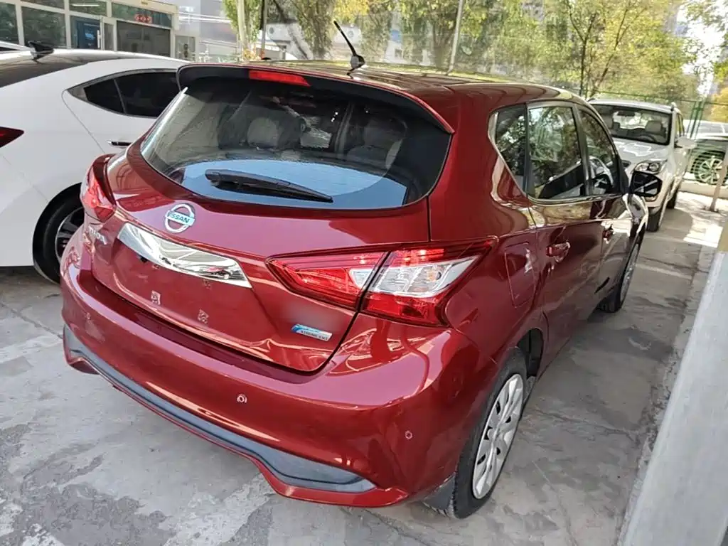 Nissan Tiida — миниатюра 7