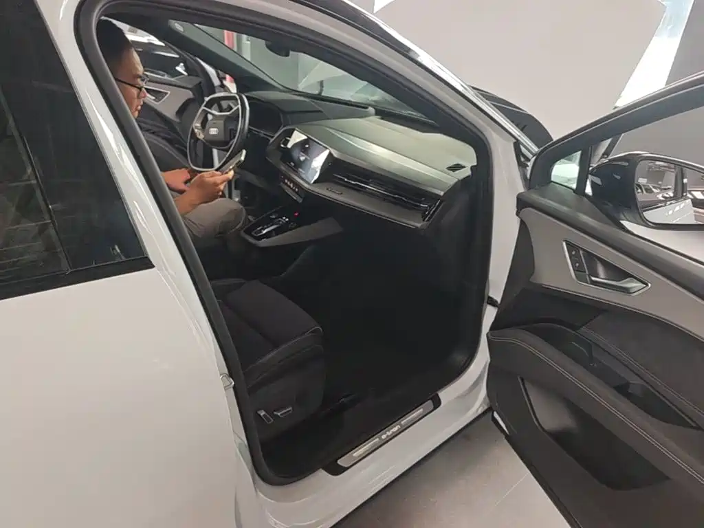 Audi Q5 e-tron — миниатюра 9