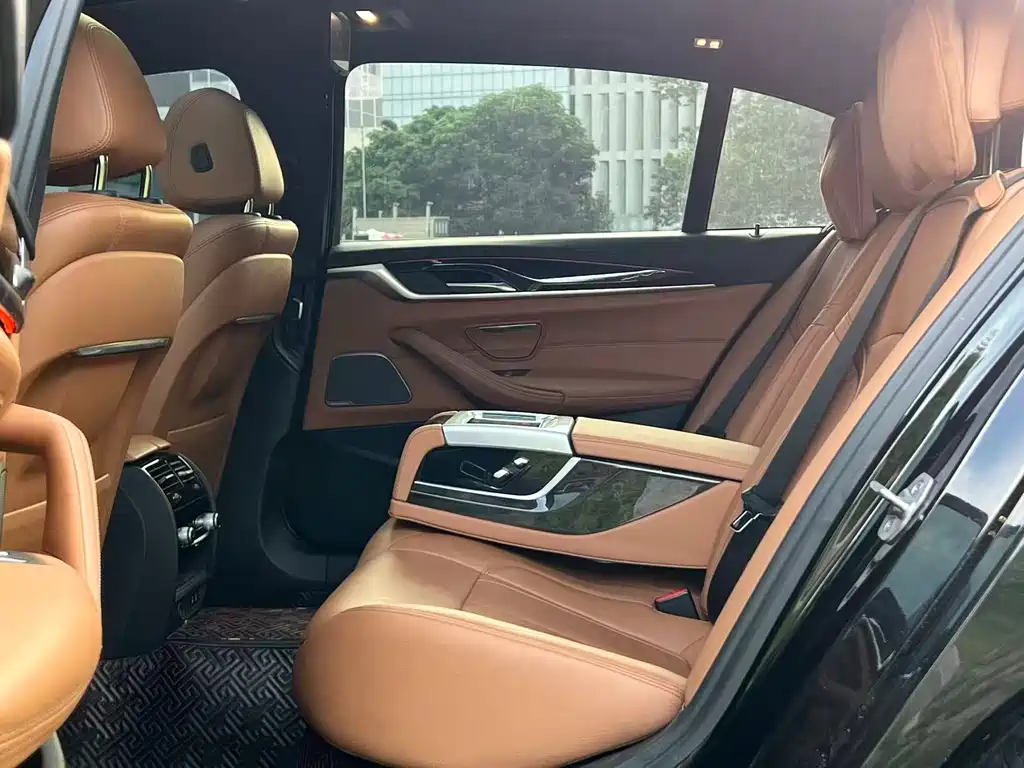 BMW 5 Series — миниатюра 8
