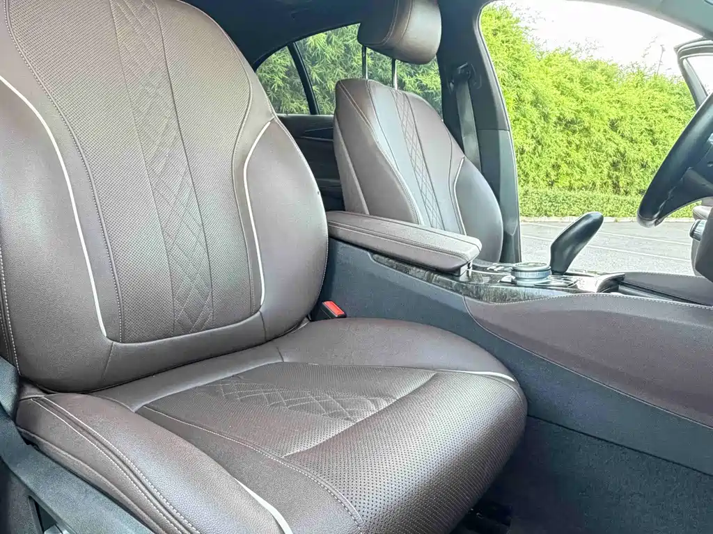 BMW 5 Series — миниатюра 7