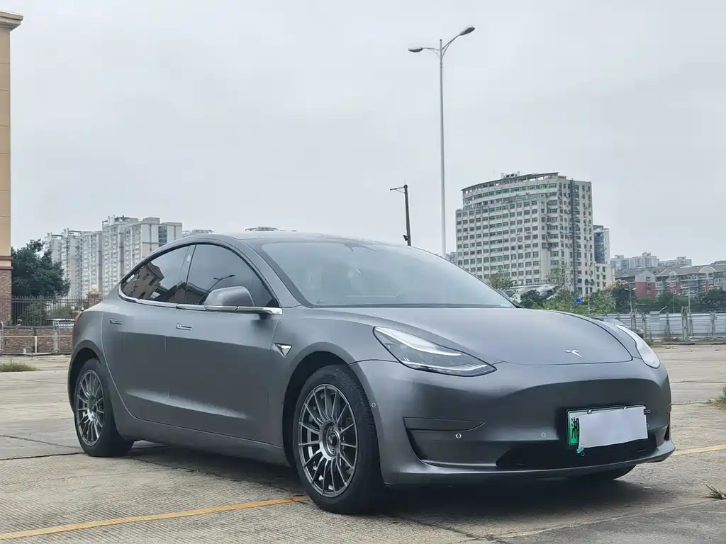 Tesla Model 3 — миниатюра 3