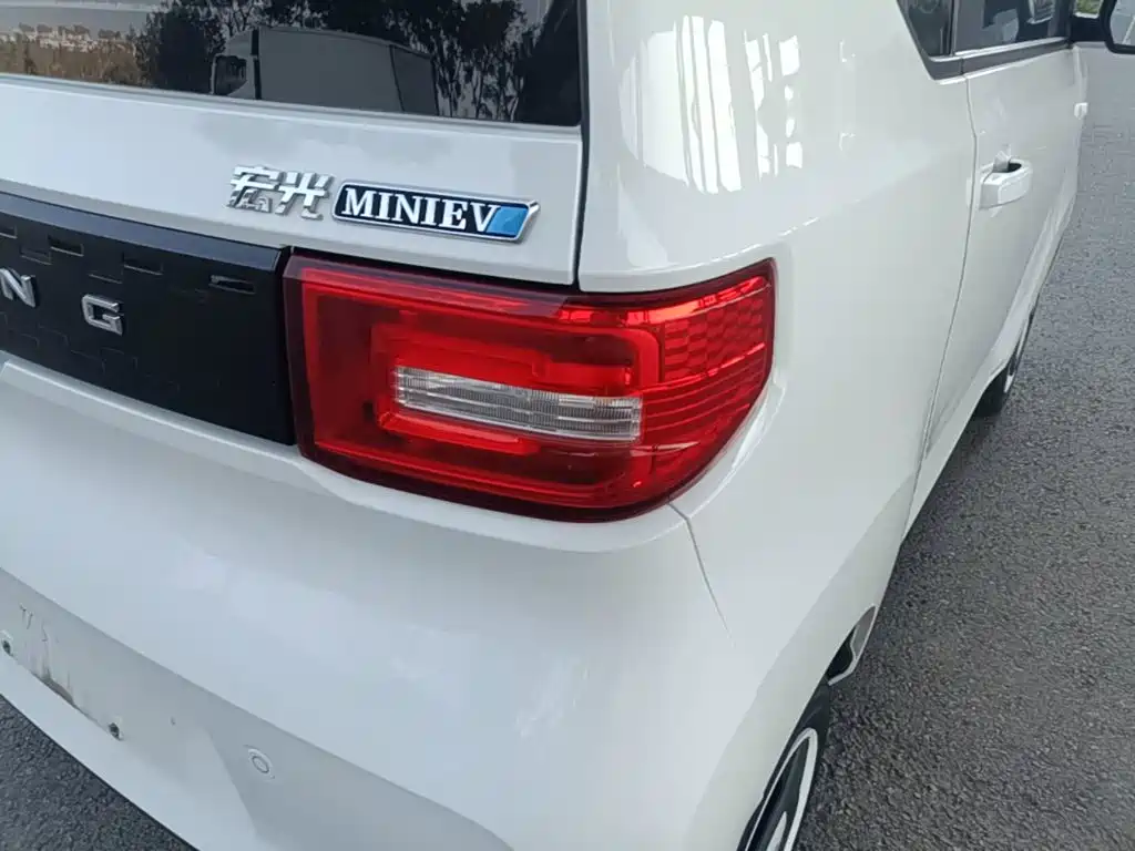 Wuling MINIEV — миниатюра 8