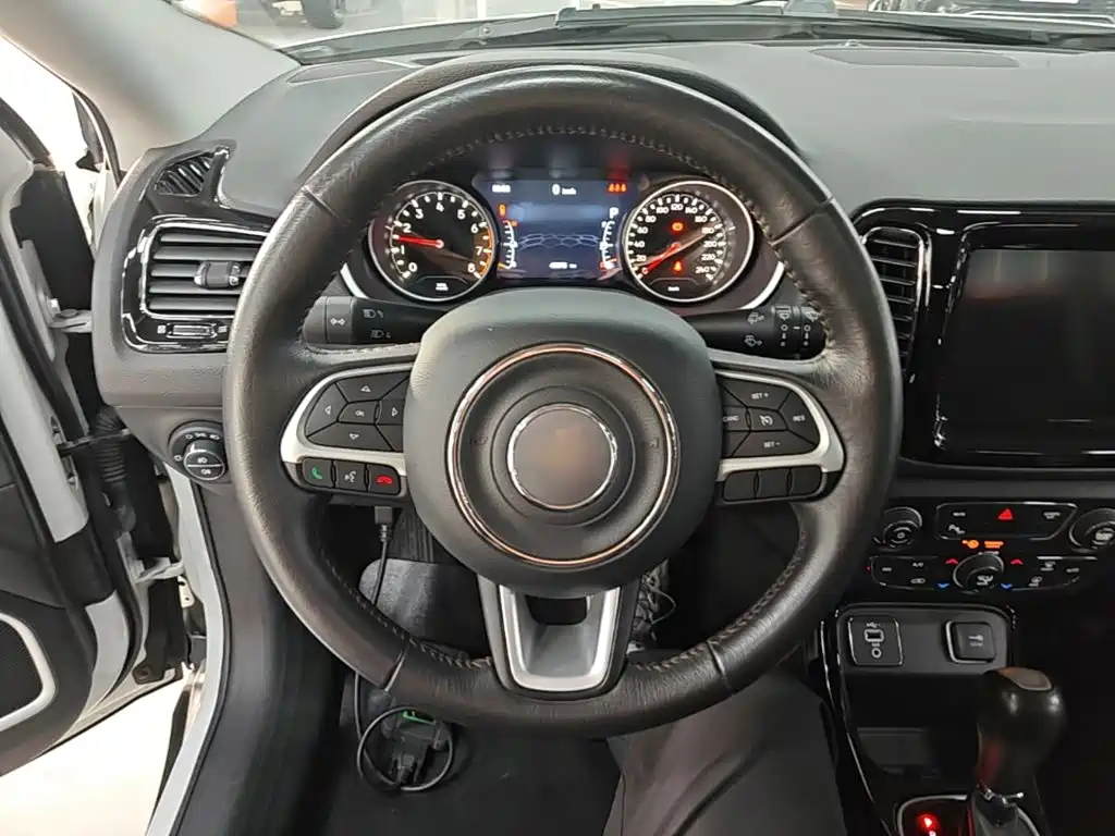 Jeep Compass — миниатюра 11