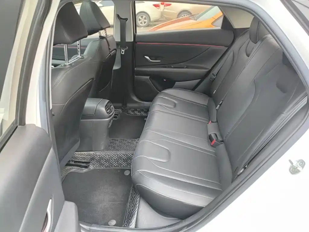 Hyundai Elantra — миниатюра 17