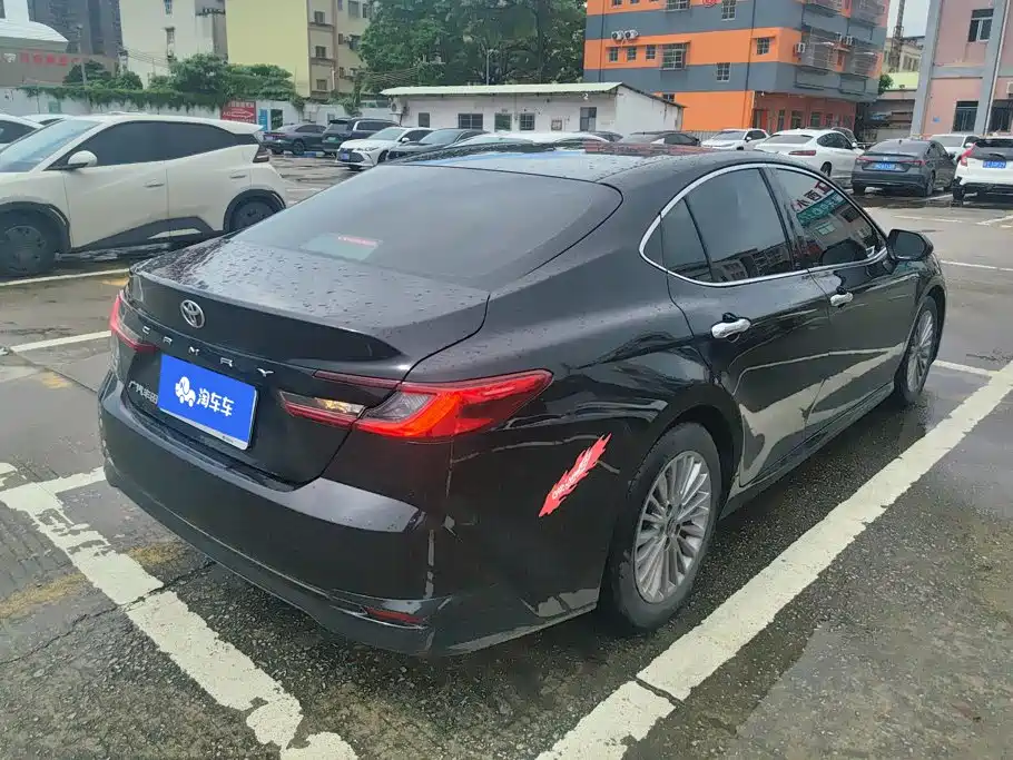 Toyota Camry — миниатюра 3