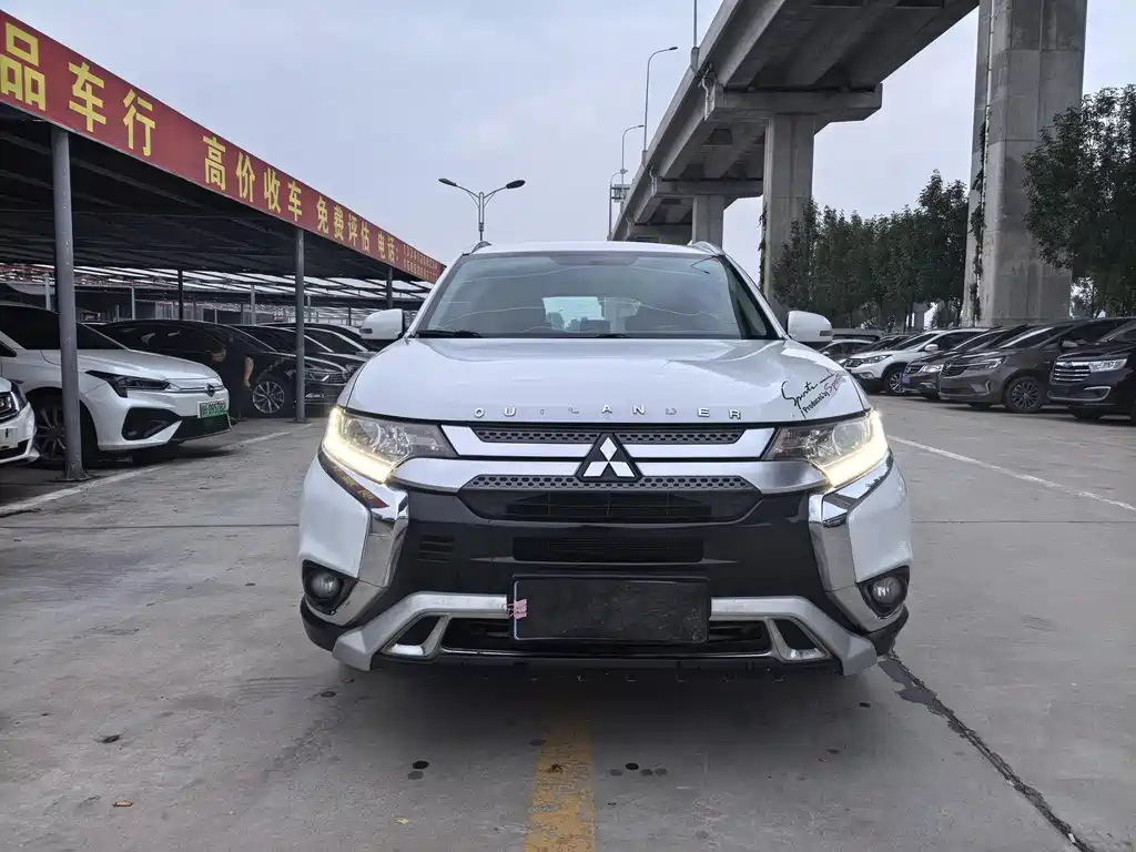 MITSUBISHI OUTLANDER