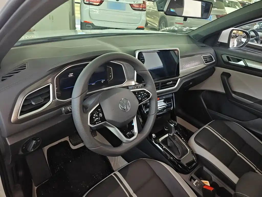 Volkswagen T-Roc — миниатюра 10