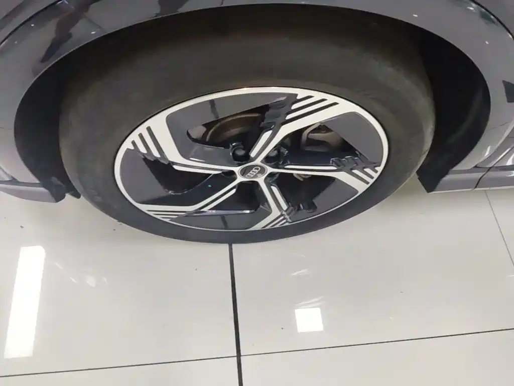 Audi Q4 e-tron — миниатюра 23