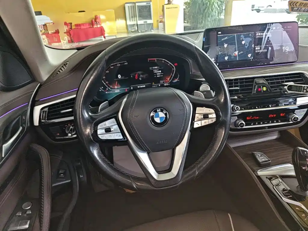 BMW 5 Series — миниатюра 11