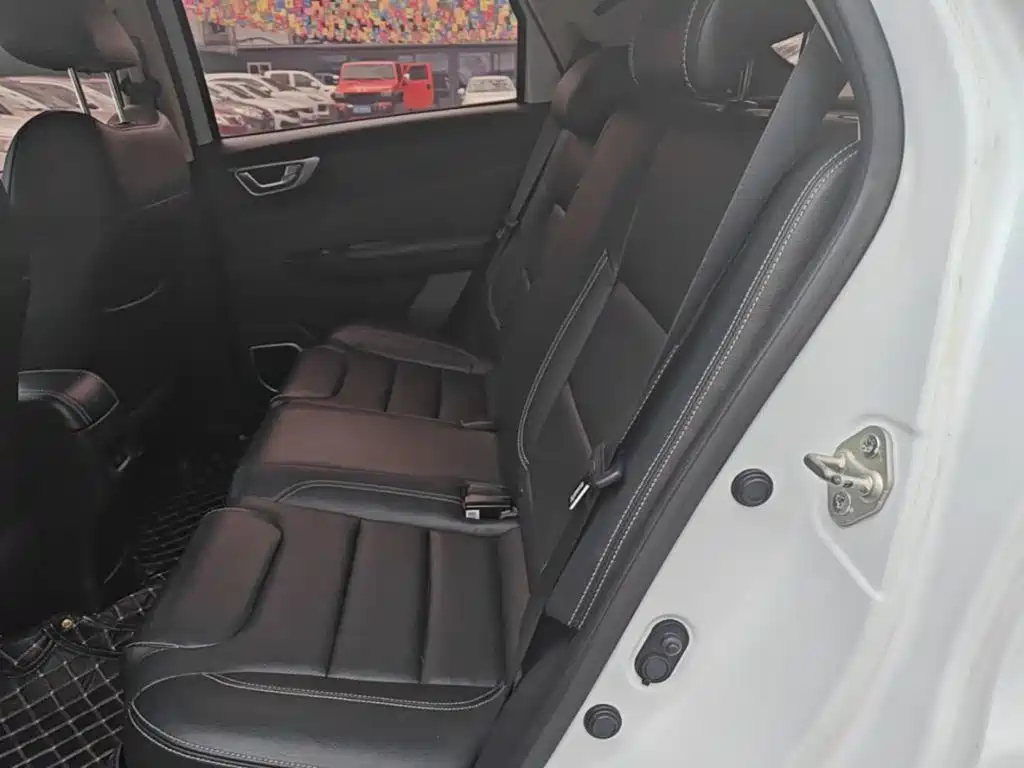 Geely Vision X3 — миниатюра 17