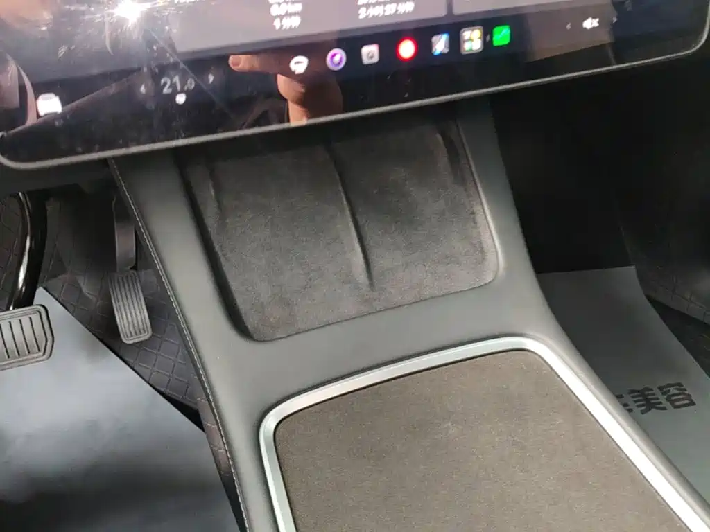 Tesla Model Y — миниатюра 9
