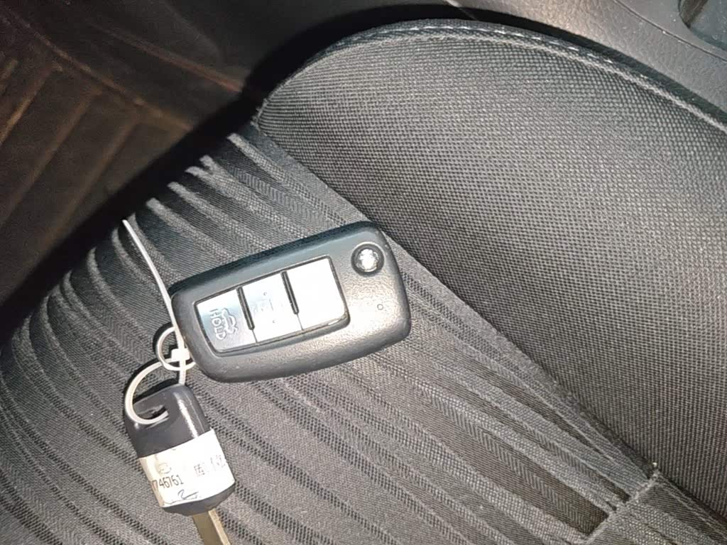 Nissan Sylphy 1.6 л 2023 г. Серебристо-серый, пробег 42000 км