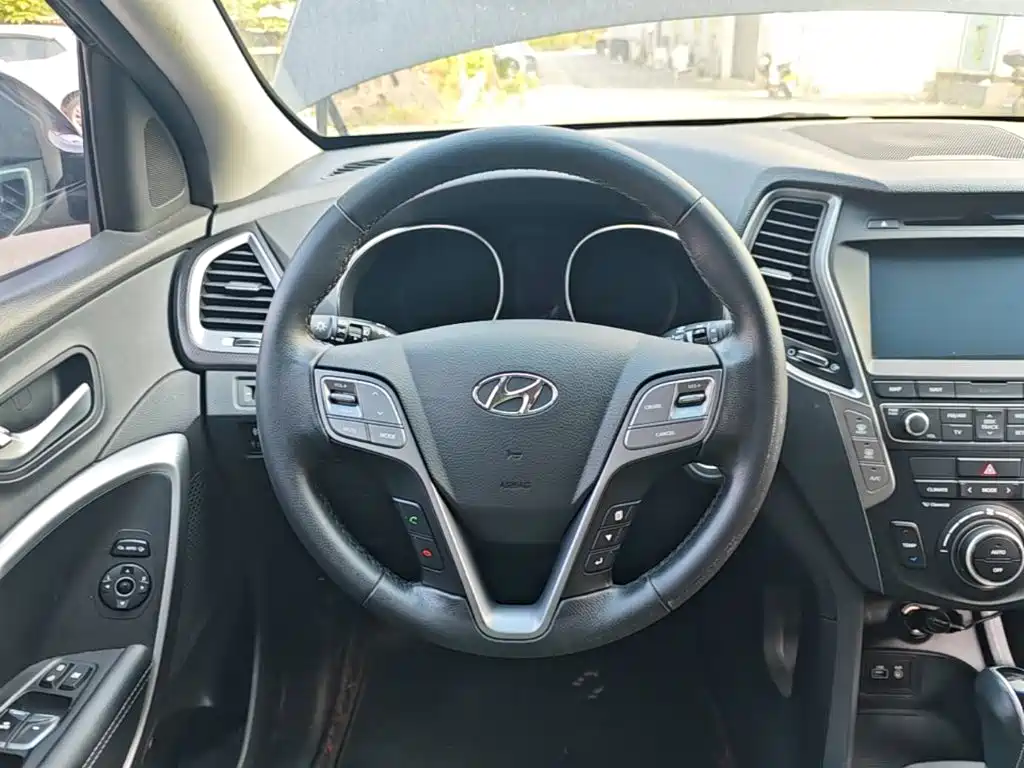 Hyundai Santa Fe — миниатюра 11