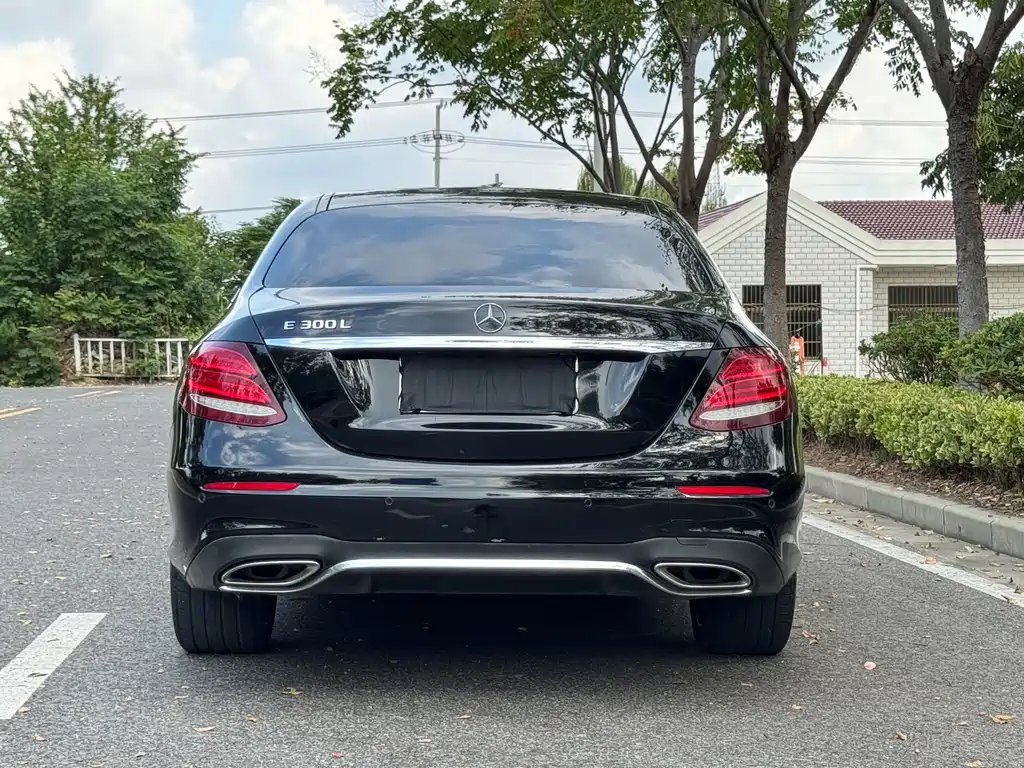 Mercedes-Benz E-Class — миниатюра 9