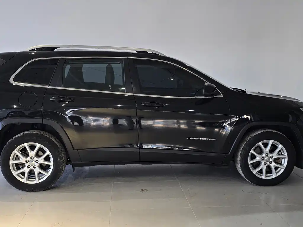 Jeep Cherokee — миниатюра 8