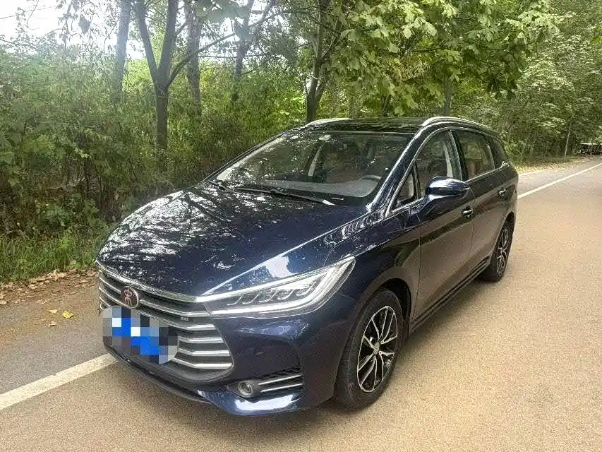 BYD MAX