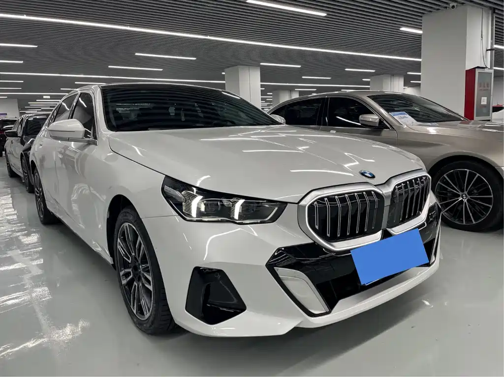 BMW 5 Series — миниатюра 3
