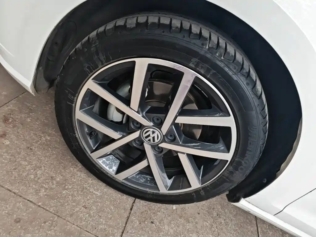 Volkswagen Golf — миниатюра 23
