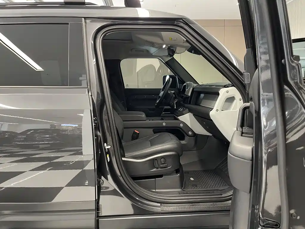 Land Rover Defender — миниатюра 18