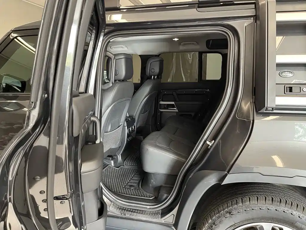 Land Rover Defender — миниатюра 27