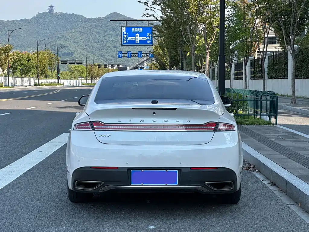 Lincoln MKZ — миниатюра 20