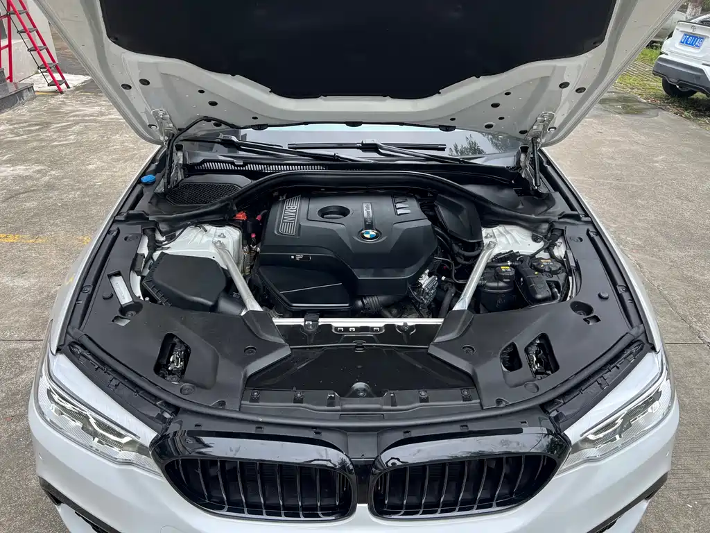 BMW 5 Series — миниатюра 16