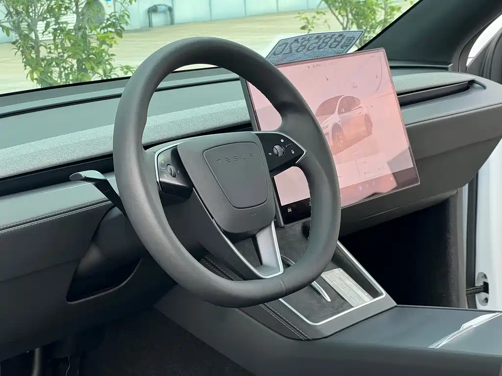 Tesla Model Y L — миниатюра 14