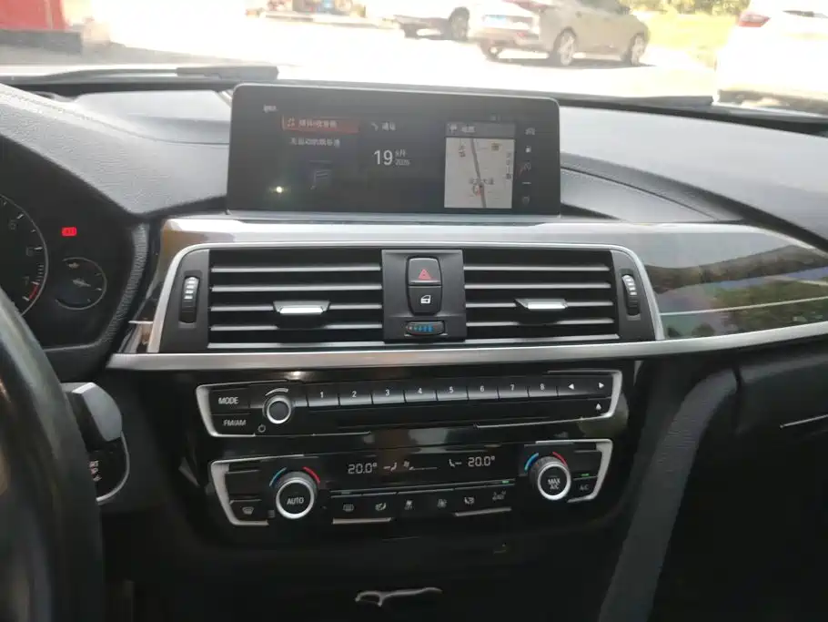 BMW 3 Series — миниатюра 13