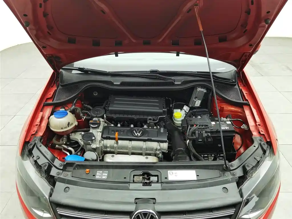 Volkswagen Polo 2011 1.4L AT