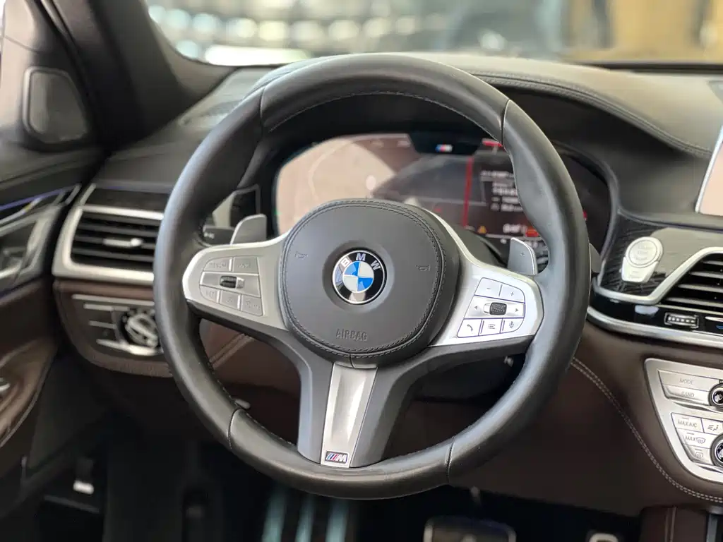BMW 7 Series — миниатюра 7