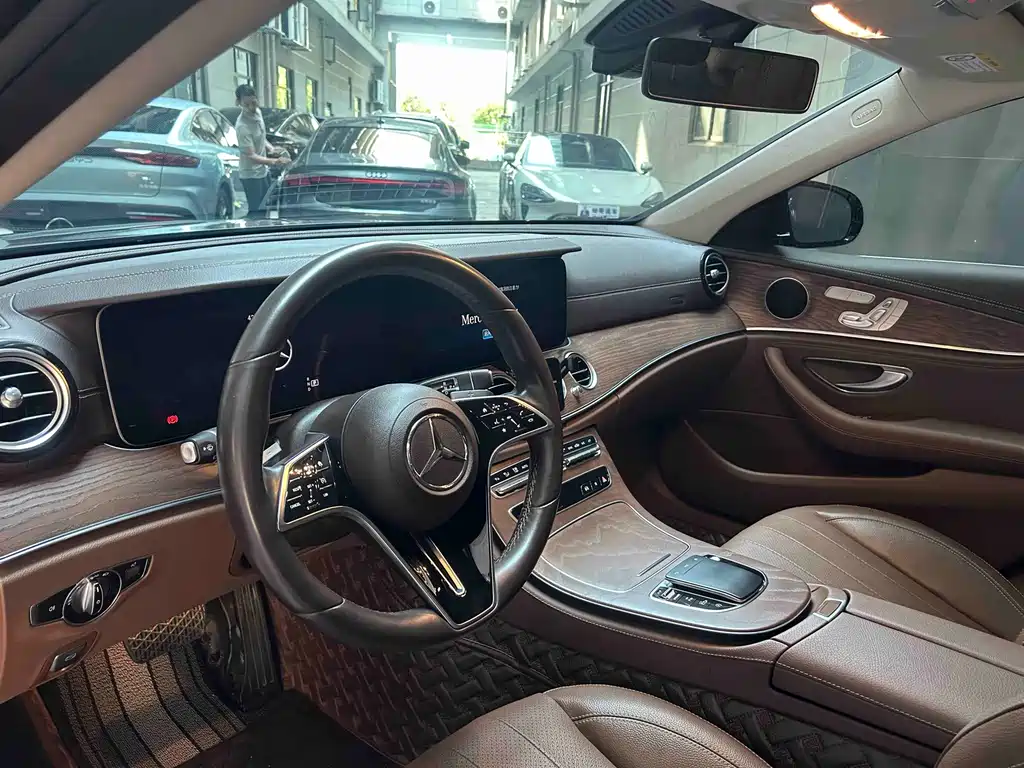 Mercedes-Benz E-Class — миниатюра 15