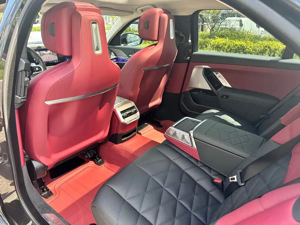 BMW 7 Series — миниатюра 14