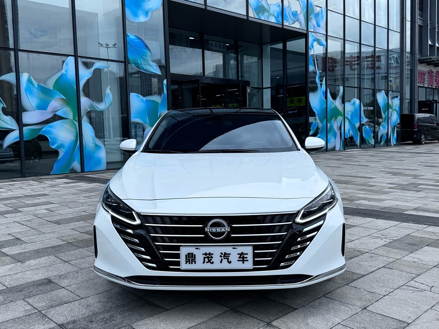 Nissan Teana 2.0 л 2023 г. Белый, пробег 30000 км