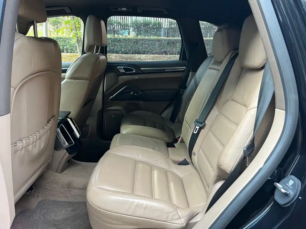 Porsche Cayenne — миниатюра 9