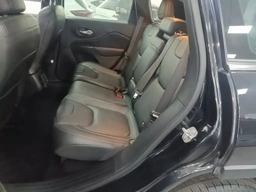 Jeep Cherokee — миниатюра 17