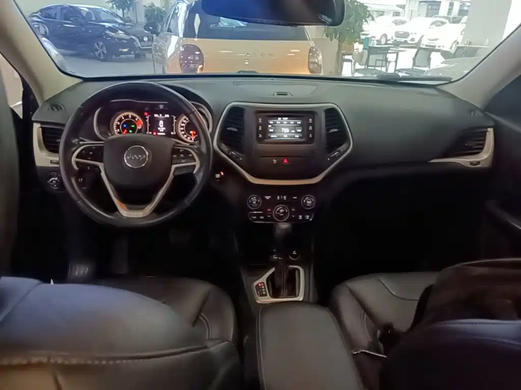 Jeep Cherokee — миниатюра 10