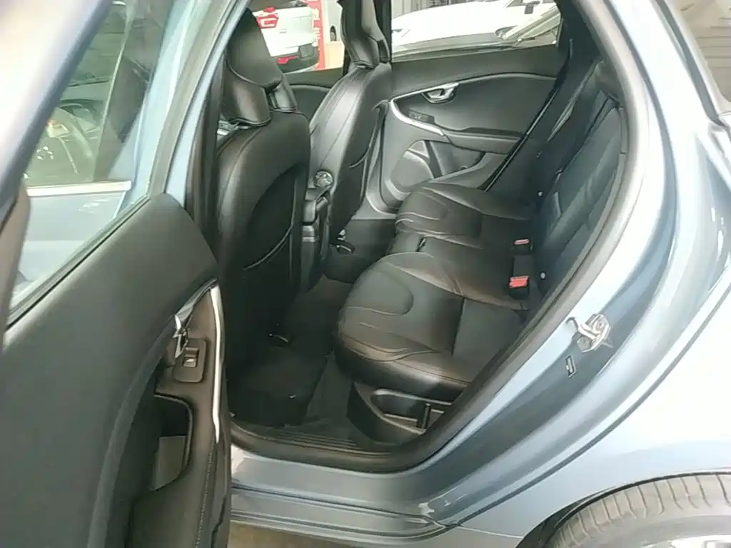 Volvo V40 — миниатюра 17